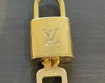 Pinkerly Special Louis Vuitton padlock and one key #324 lock brass