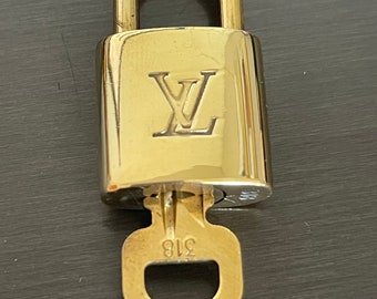 Pinkerly Special Louis Vuitton padlock and one key #318 lock brass #10896