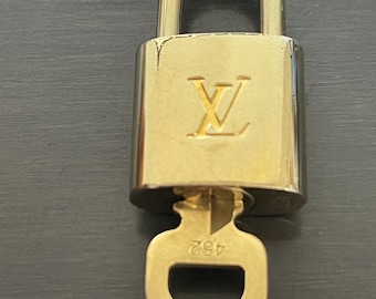 Pinkerly Special Louis Vuitton padlock and one key #452 lock brass