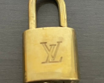 LV Louis Vuitton Lock & Key 313