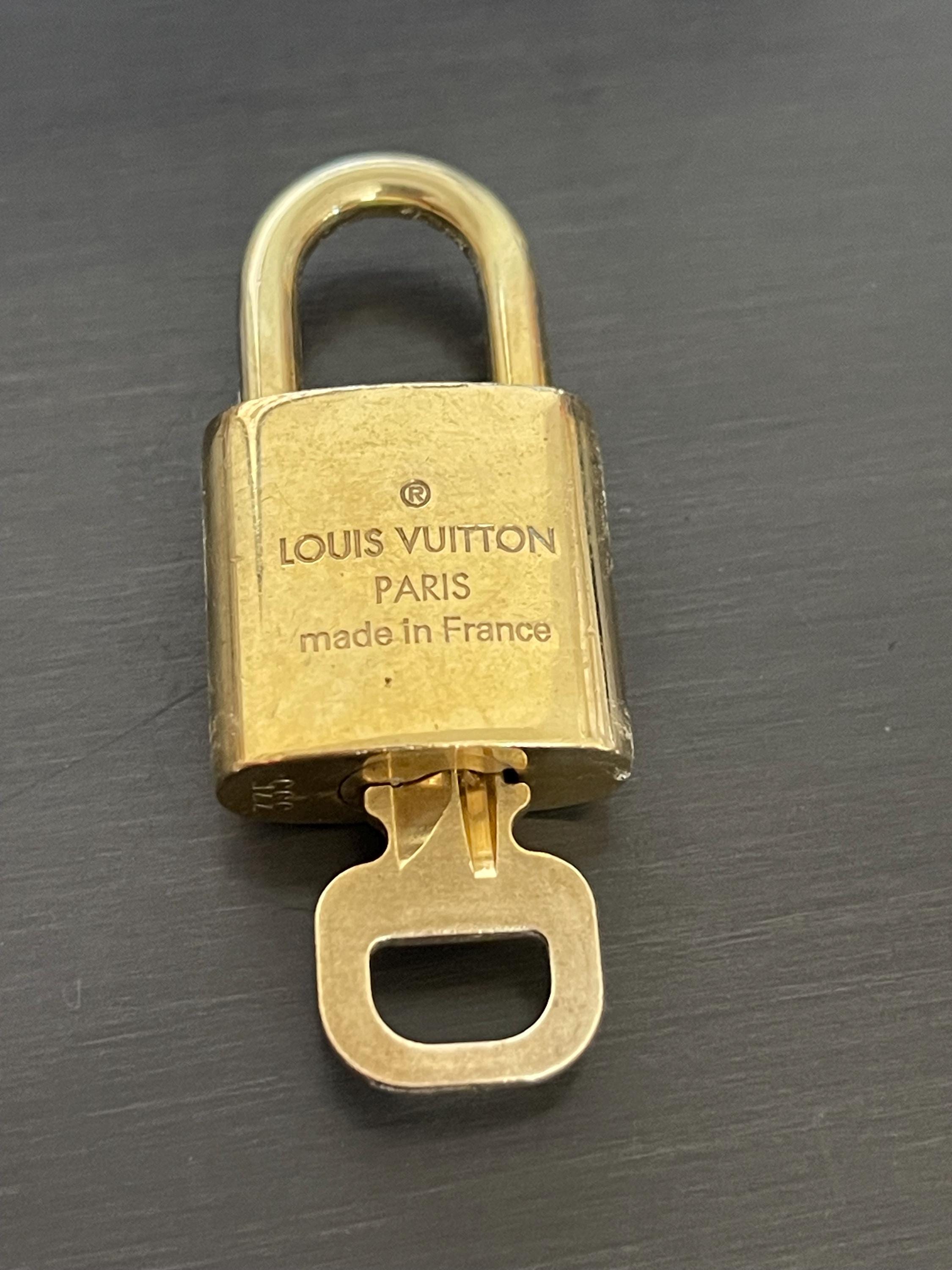 美品！Louis Vuitton 南京錠 鍵付きナンバー335 LOUIS VUITTON ルイヴィトン カデナ 南京錠 パドロック 335 鍵2
