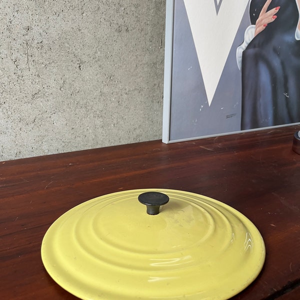 Vintage Le Creuset Dutch oven **lid w/knob only** - 3.5QT - size "D" made in France - original lid - Yellow -- 9 1/8"Wide