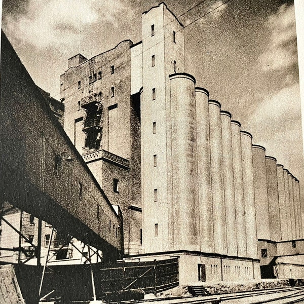 2 c1930s SWEDISH industrial photo postcards (unused) 3 lions co-op mill Göteborg c1935 + Hammarbyleden light bulb factory Stockholm c1936