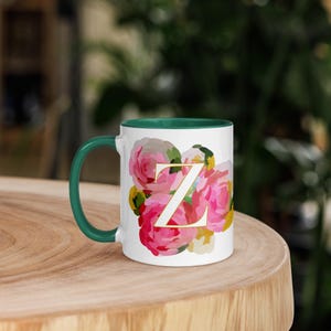 Flores Rosas - Caneca Monograma - Letra Z - Alça Colorida Rosa, Verde ou Amarela