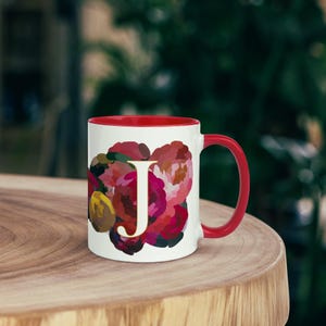 Flores Carmesí - Taza personalizada con monograma - Letra J - Bonita taza con asa roja - Regalos para mamá