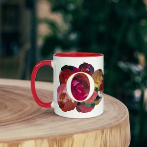 Taza con monograma "Flores Carmesí" - Letra O - Bonita taza con asa roja - Regalos para mamá