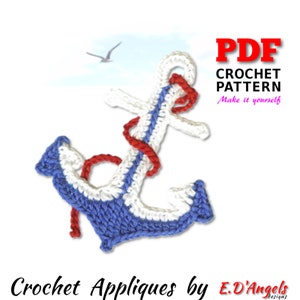 Könnte beinhalten: Ein Häkelmuster für eine Anker-Applikation im PDF-Format. Der Anker ist blau, weiß und rot. Das Muster ist zum Häkeln einer Anker-Applikation gedacht. Der Text "PDF CROCHET PATTERN Make it yourself" befindet sich in der oberen rechten Ecke des Bildes.