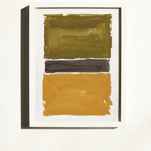 K&ouml;nnte beinhalten: Abstrakte Aquarellmalerei in einem wei&szlig;en Rahmen. Das Kunstwerk zeigt drei horizontale Farbbl&ouml;cke: Olivgr&uuml;n oben, ein dunkelbraunes Band in der Mitte und einen senfgelben Abschnitt unten. Das Gem&auml;lde hat eine moderne &Auml;sthetik.
