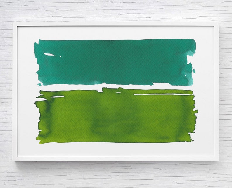 Op de afbeelding: Een ingelijste abstracte aquarel met twee horizontale kleurvlakken. Het bovenste vlak is een diepblauwgroen en het onderste vlak is levendig groen. Het kunstwerk wordt in een witte lijst gepresenteerd.