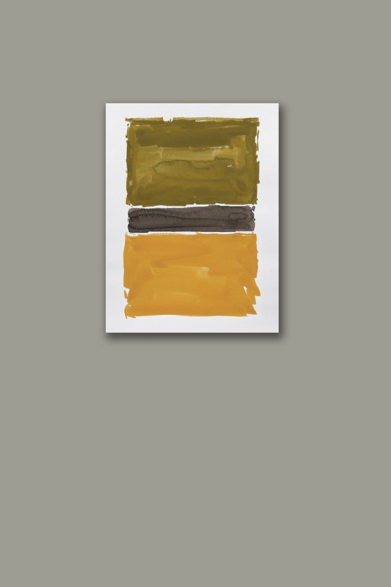 K&ouml;nnte beinhalten: Abstrakte Aquarellmalerei auf wei&szlig;em Papier. Das Kunstwerk zeigt drei horizontale Farbstreifen: Olivgr&uuml;n oben, Dunkelbraun in der Mitte und Goldgelb unten. Das Gem&auml;lde hat eine minimalistische &Auml;sthetik.