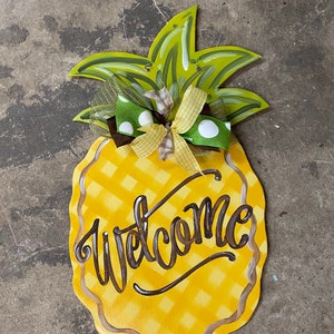 Summer Pineapple Door Hanger. Summer Door Hanger. Year round door hanger.