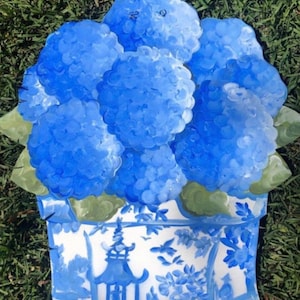 Blue chinoiserie and blue hydrangea flower pot door hanger in blue chinoiserie pot. Summer door hanger. 24x22