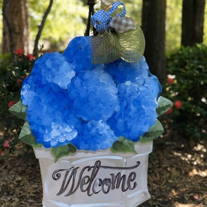 Blue hydrangea flower pot door hanger. Wood door hanger. Front door hanger. ArtistTree. Dothan Alabama.
