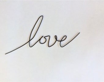 signo de amor / arte de la palabra de metal / regalo del día de San Valentín / regalo de compromiso / regalo de aniversario / arte de la palabra del alambre