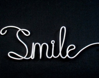wire word smile, wire word, wire script word, wire word art, hanging words, cursivas, palabras decorativas, signos decorativos, word art