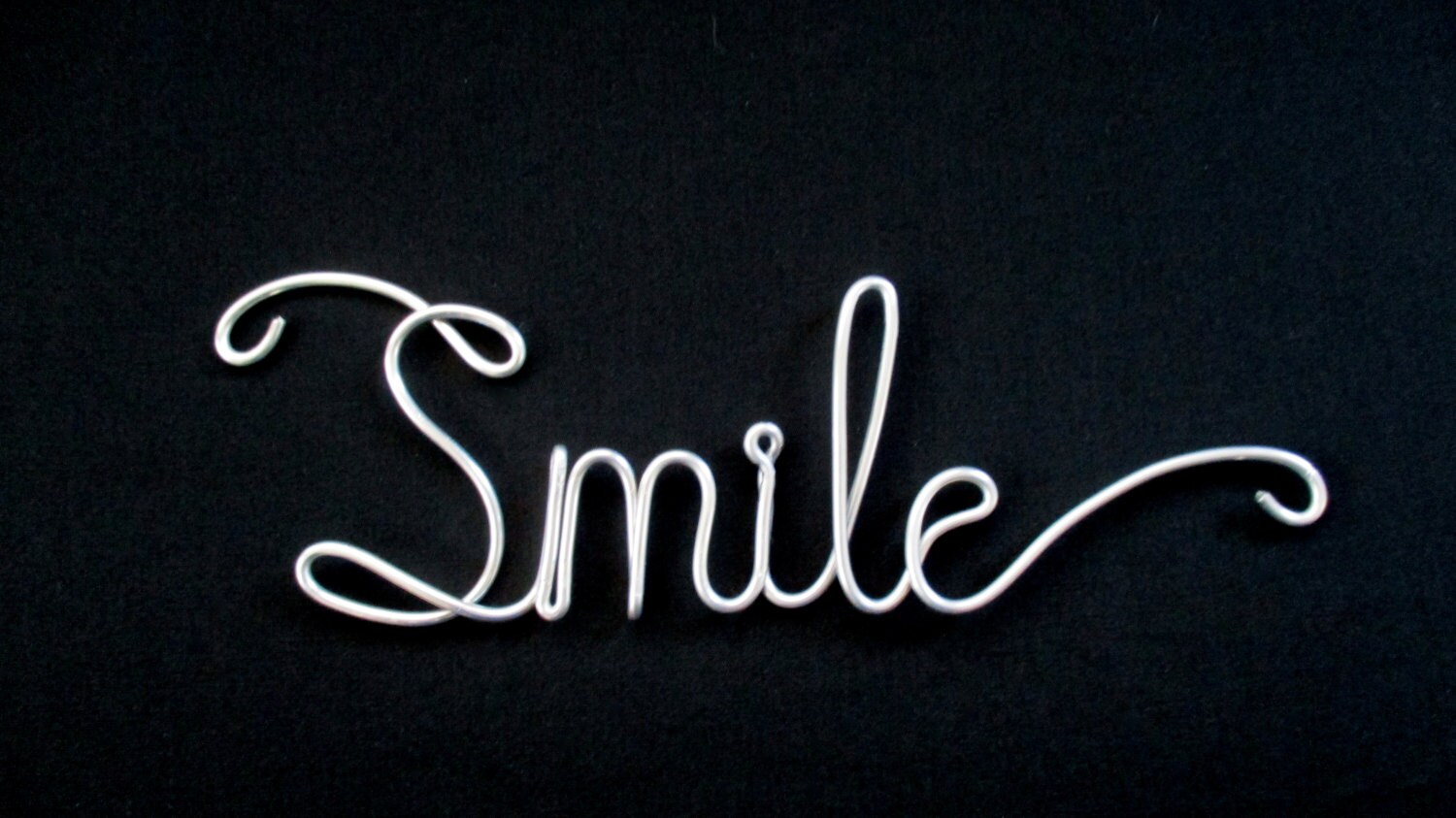 Улыбок шрифт. Stay positive шрифт. Улыбок шрифт. Надписи для декора. Smile script.