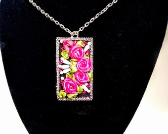 Flower necklace, handmade, custom gift necklace, gift for her, mother day gift, floral pendant, floral jewelry, beaded necklace, embroidered