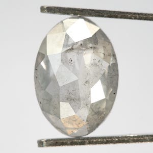 Diamante natural certificado 2,10 ct gris hielo salt and pepper, oval rose cut sin tratamiento