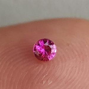 Diamond Cut 3.0mm Natural Ruby Round Vivid Pinkish Red Mozambique 0.14ct