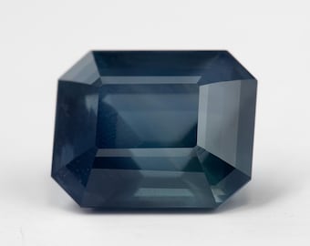 Zafiro Natural Sin Calentar Azul Petróleo Profundo 2,14 ct Talla Esmeralda 7,4x6,1mm Madagascar