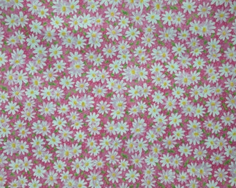 Fabric Remnant /  Daisies on Pink