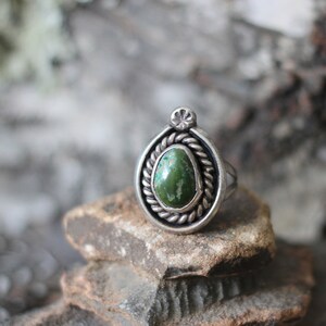 Vintage Delicate Fred Harvey Era Green Damele December Birthstone Turquoise Ring size 5.5 weighs 6.5 grams image 2