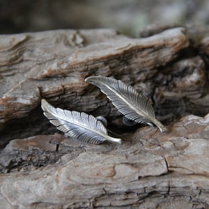Vintage | Intricate | Crafted | Feather | Southwestern | Design | Earrings | 925 | Sterling  | Silver | Screw back | 3.7 grams