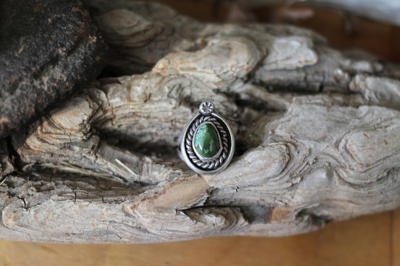 Vintage Delicate Fred Harvey Era Green Damele December Birthstone Turquoise Ring size 5.5 weighs 6.5 grams image 1