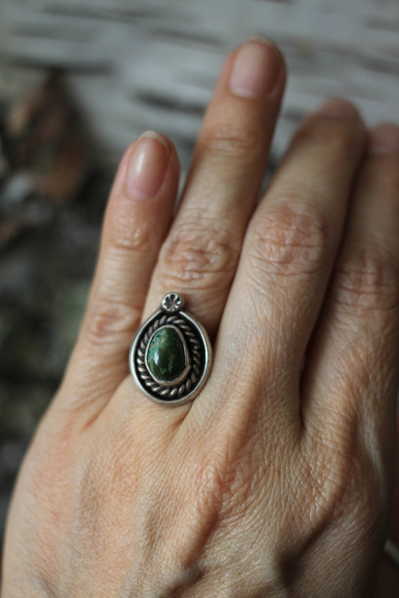 Vintage Delicate Fred Harvey Era Green Damele December Birthstone Turquoise Ring size 5.5 weighs 6.5 grams image 3