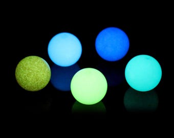 Cuentas luminosas que brillan en la oscuridad. Rellenos para medallones. Cuentas de bola.