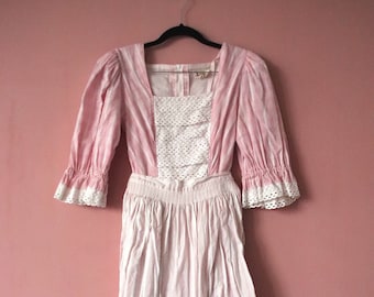 Robe longue en coton à manches ballon Trachten vintage Dirndl Robe folklorique autrichienne avec bordure en dentelle, robe allemande, robe mi-longue Alpen, fête d'octobre.