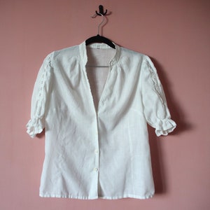 Vintage weiße Spitzenbesatz Bluse, Boho Bluse mit kurzen Ärmeln, Puffärmel, Hippie, Bauernbluse, Button Down Shirt