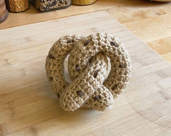 Crocheted bretzel