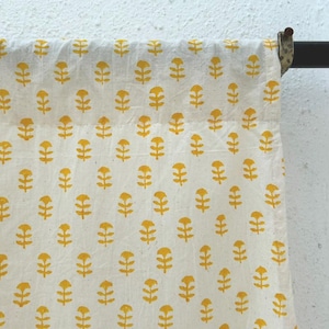 Gelbe Floral Hand Block bedruckte Bio-Baumwolle Vorhänge, 2er-Set