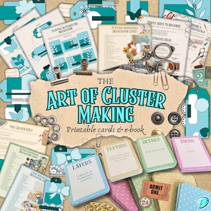 以下が含まれることがあります： 「The Art of Cluster Making」のテキストが入った、クラフト用品と印刷可能なカードのコラージュ。タグ、ボタン、ペーパークリップ、レイヤーやテクスチャなどのテキストが入ったカードが特徴です。カラーパレットは、ティール、ベージュ、パステルカラーです。