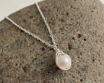Freshwater Pearl Drop Necklace, bridal necklace, sterling silver, freshwater pearl necklace, dainty pearl necklace, pearl drop necklace