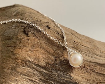 Freshwater Pearl Drop Necklace, freshwater pearl necklace, pearl necklace for women, dainty pearl necklace, single pearl necklace