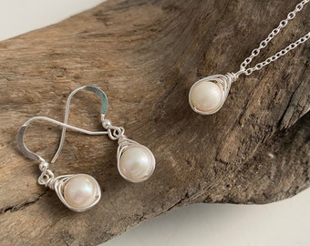 Freshwater Pearl & Sterling Silver Necklace and earrings set