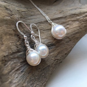 Pearl Necklace and Earrings set, Pearl jewelry, bridesmaid gift, bridesmaid, wedding earrings, bridesmaid earrings, wedding jewelry set