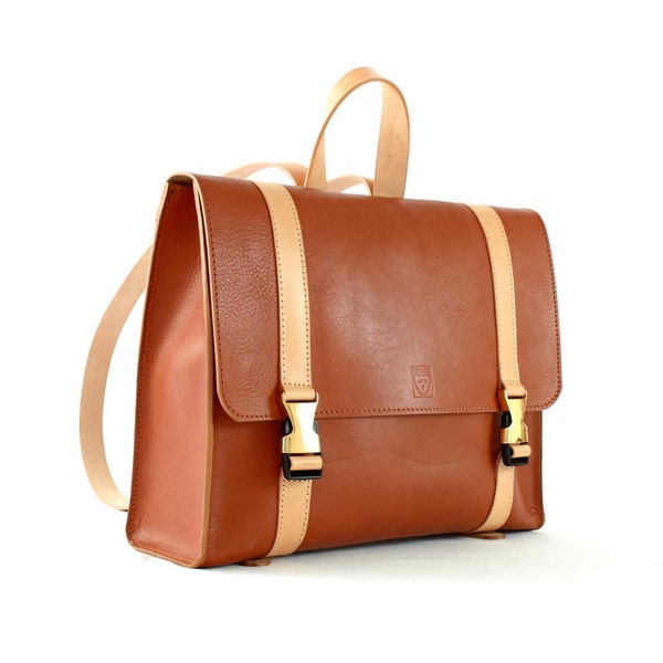 Handgefertigte BACKPACK-Mappe in der Farbe LEATHER cognac und im VINTAGE-Stil