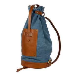 Anpassbarer RUCKSACK aus Cognac-Leder und blauem Oktan CANVAS, handgefertigt in Italien