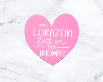 Mi Corazon Late en Dos Idiomas Vinyl Sticker | Laptop Sticker | Water Bottle Sticker