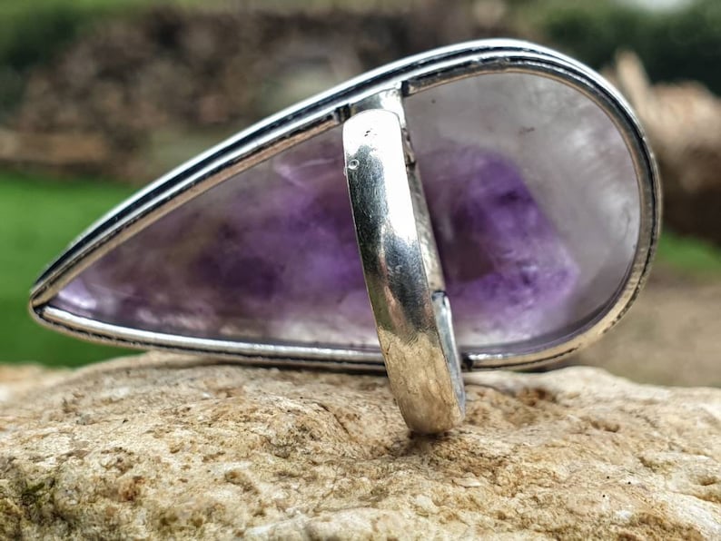 Chevron long amethyst ring drop shaped : stone of wisdom and humility introspection size US 8