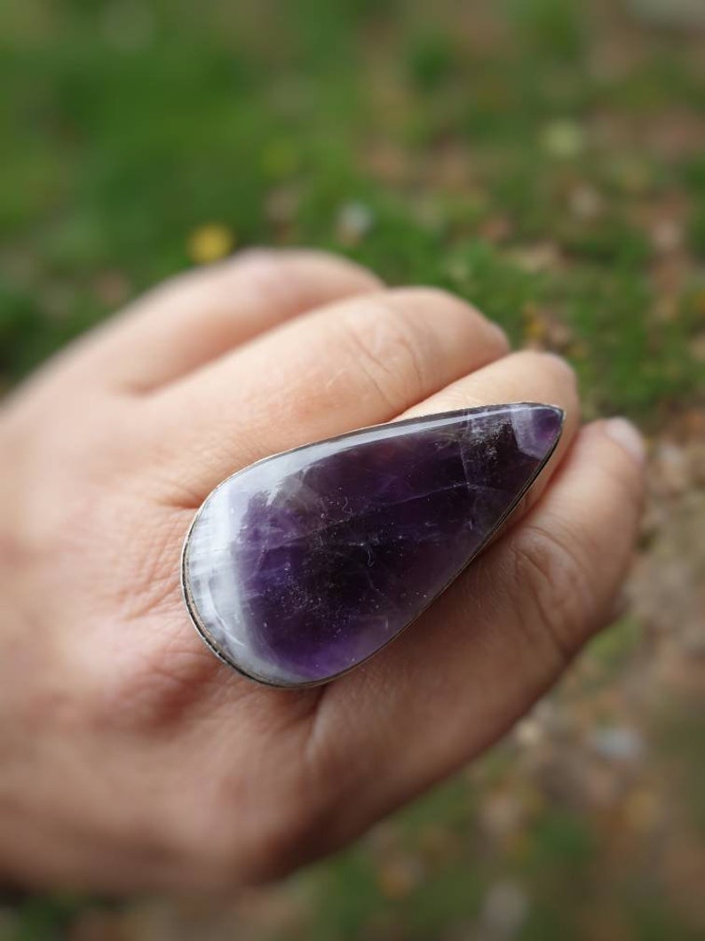 Chevron long amethyst ring drop shaped : stone of wisdom and humility introspection size US 8