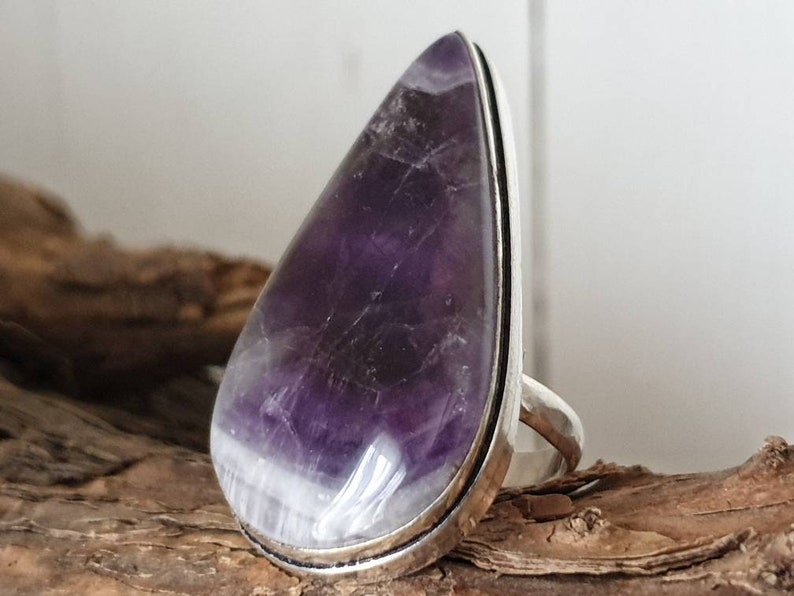 Chevron long amethyst ring drop shaped : stone of wisdom and humility introspection size US 8