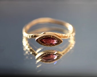 Anel Marquise de Turmalina Rosa Escuro: Solitário de Ouro 18k, Tamanho 7,25