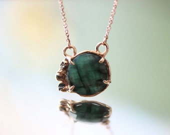 Colar de ouro 14K com esmeralda e diamante bruto - Único