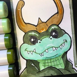 The Superior - Original ACEO Sketchcard - Alligator Loki - Illustrazione delle carte collezionabili dell'artista
