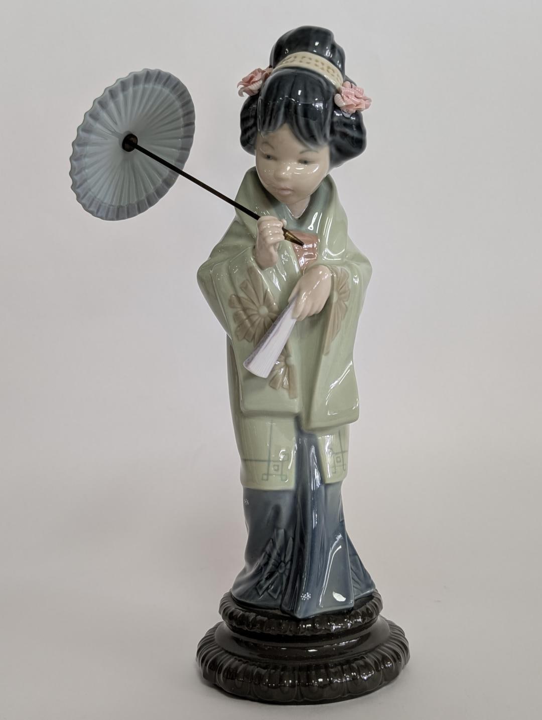 Lladro 7618 GARDEN SONG Pricing and Reference Guide
