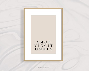Amor Vincit Omnia, Minimal Art, Love Quote, Latein Zitat, Liebesdruck, Minimalistische Wandkunst, neutrale Farben Dekor, Home Decor, Moderne Wandkunst